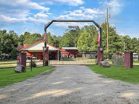 Homes For Sale - 341 Red Wolf Lane<br/> Brookeland, TX 75931