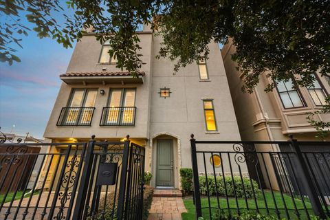 Photo of 2006 Helena Street, Houston, TX 77002 (MLS # 46861912)