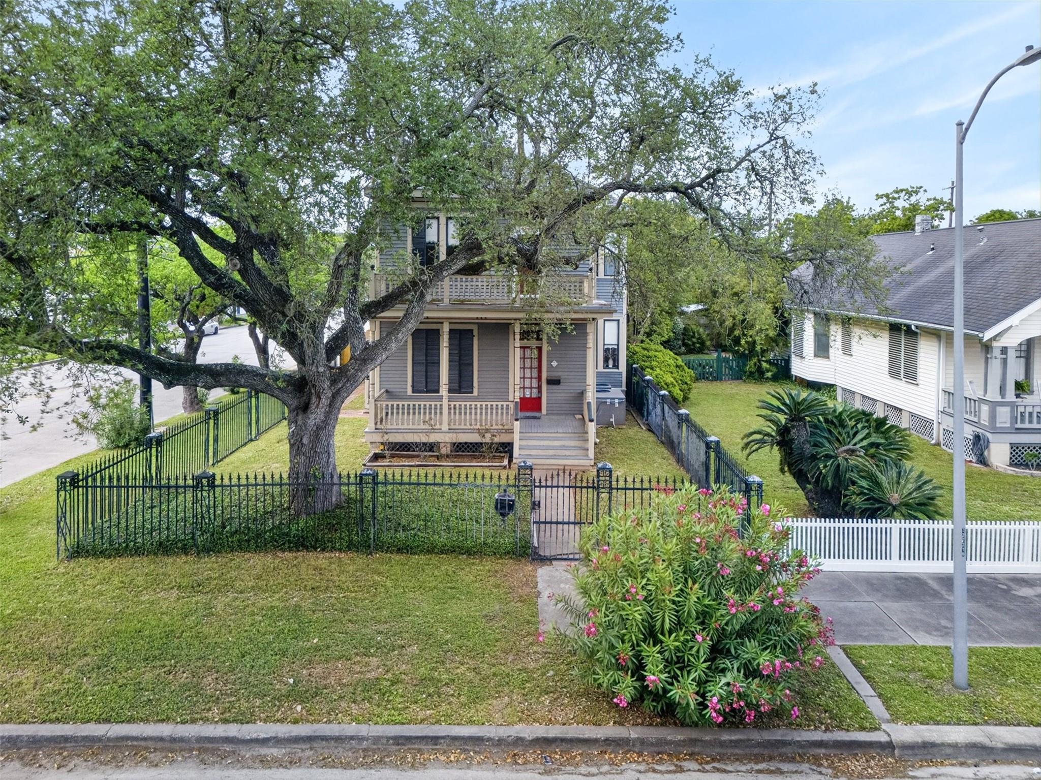 3828 Bernardo De Galvez Avenue