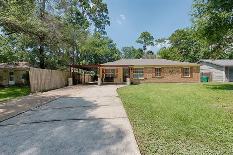 Photo of 303 Spring Stream Bend BND, Montgomery, TX 77316 (MLS # 83377178)