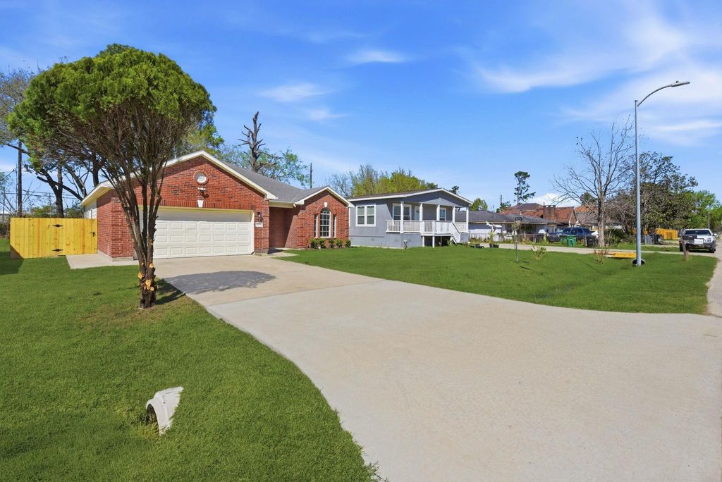 Photo of 4601 Talina Way, Houston, TX 77041 (MLS # 25872641)