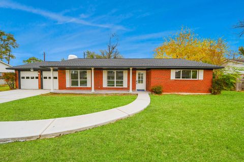 Photo of 5108 Somerset Drive, Baytown, TX 77521 (MLS # 29846368)