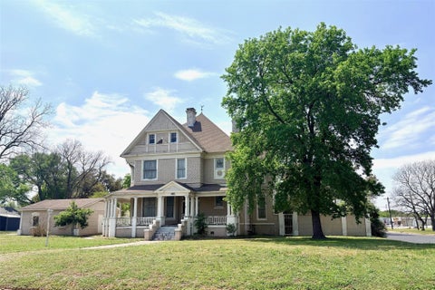 Photo of 402 Cedar Street, Hearne, TX 77859 (MLS # 24006896)