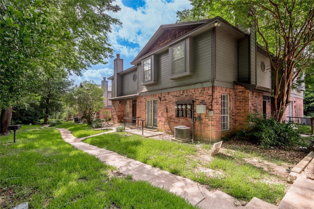 Photo of 1228 Avenue O #H, Huntsville, TX 77340 (MLS # 96508497)