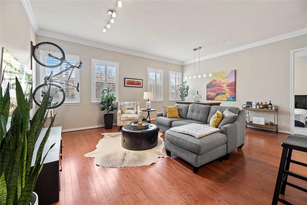 Photo of 2400 Mccue Road #206, Houston, TX 77056 (MLS # 20245797)