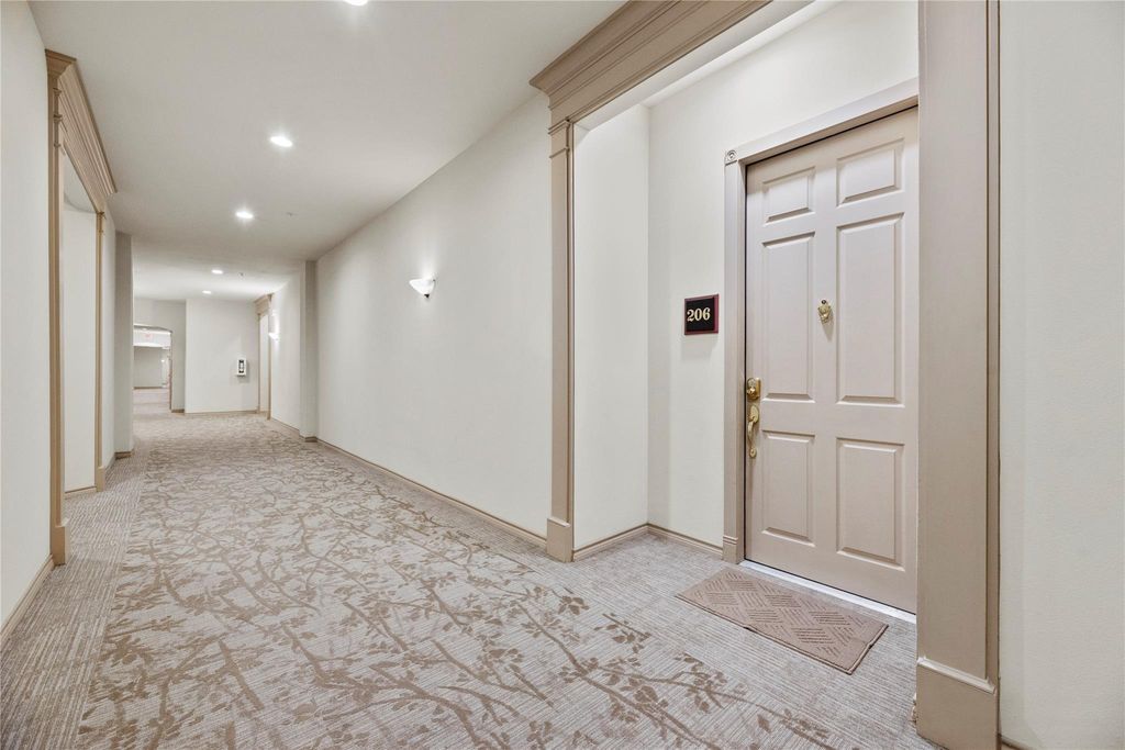 Photo of 2400 Mccue Road #206, Houston, TX 77056 (MLS # 20245797)