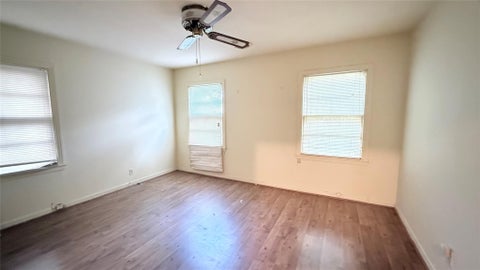 Tiny photo for 321 20th Avenue N, Texas City, TX 77590 (MLS # 61496031)
