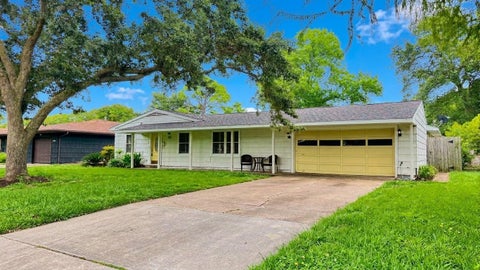 Photo of 321 20th Avenue N, Texas City, TX 77590 (MLS # 61496031)