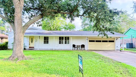 Tiny photo for 321 20th Avenue N, Texas City, TX 77590 (MLS # 61496031)