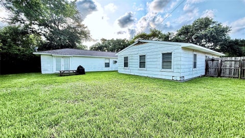 Tiny photo for 321 20th Avenue N, Texas City, TX 77590 (MLS # 61496031)