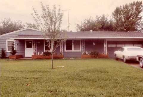 Tiny photo for 321 20th Avenue N, Texas City, TX 77590 (MLS # 61496031)
