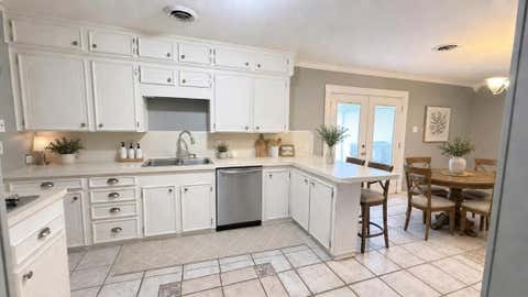 Tiny photo for 321 20th Avenue N, Texas City, TX 77590 (MLS # 61496031)