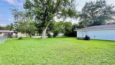 Tiny photo for 321 20th Avenue N, Texas City, TX 77590 (MLS # 61496031)