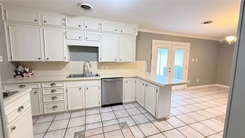 Tiny photo for 321 20th Avenue N, Texas City, TX 77590 (MLS # 61496031)