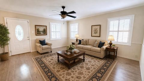 Tiny photo for 321 20th Avenue N, Texas City, TX 77590 (MLS # 61496031)