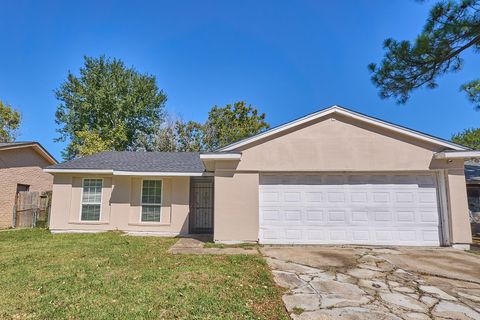 Photo of 15829 Ridgeroe Lane, Houston, TX 77053 (MLS # 49531617)