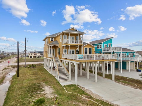 Homes For Sale - 1018 Seashell Drive<br/> Brazoria County, Surfside Beach, TX 77541