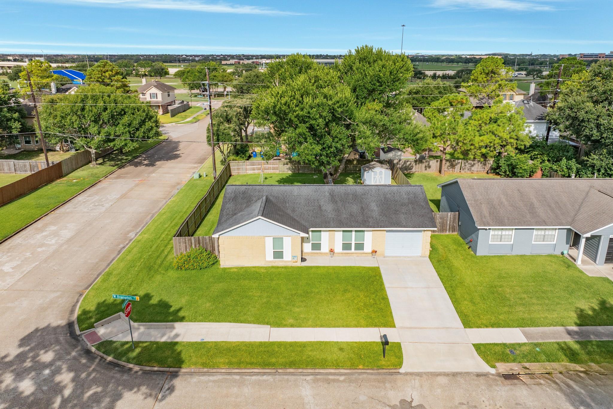 1034 W Brompton Drive