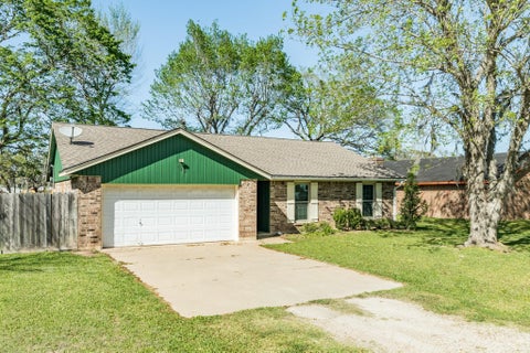 Photo of 530 Tall Timber Drive, West Columbia, TX 77486 (MLS # 42317980)