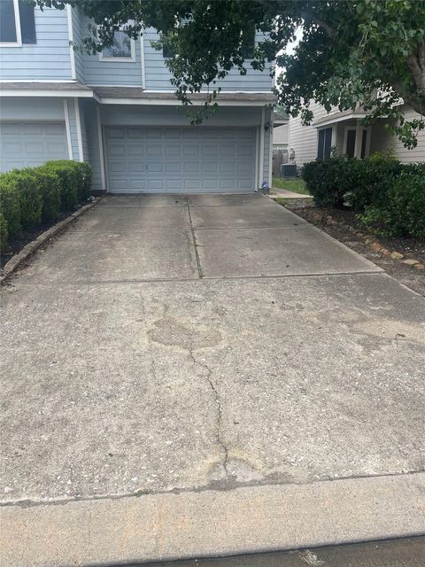 Photo of 5815 Vinemont Lane, Houston, TX 77084 (MLS # 11710437)