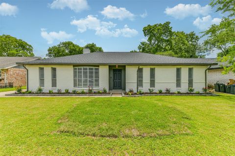 Photo of 4427 Saffron Lane, Friendswood, TX 77546 (MLS # 94155777)