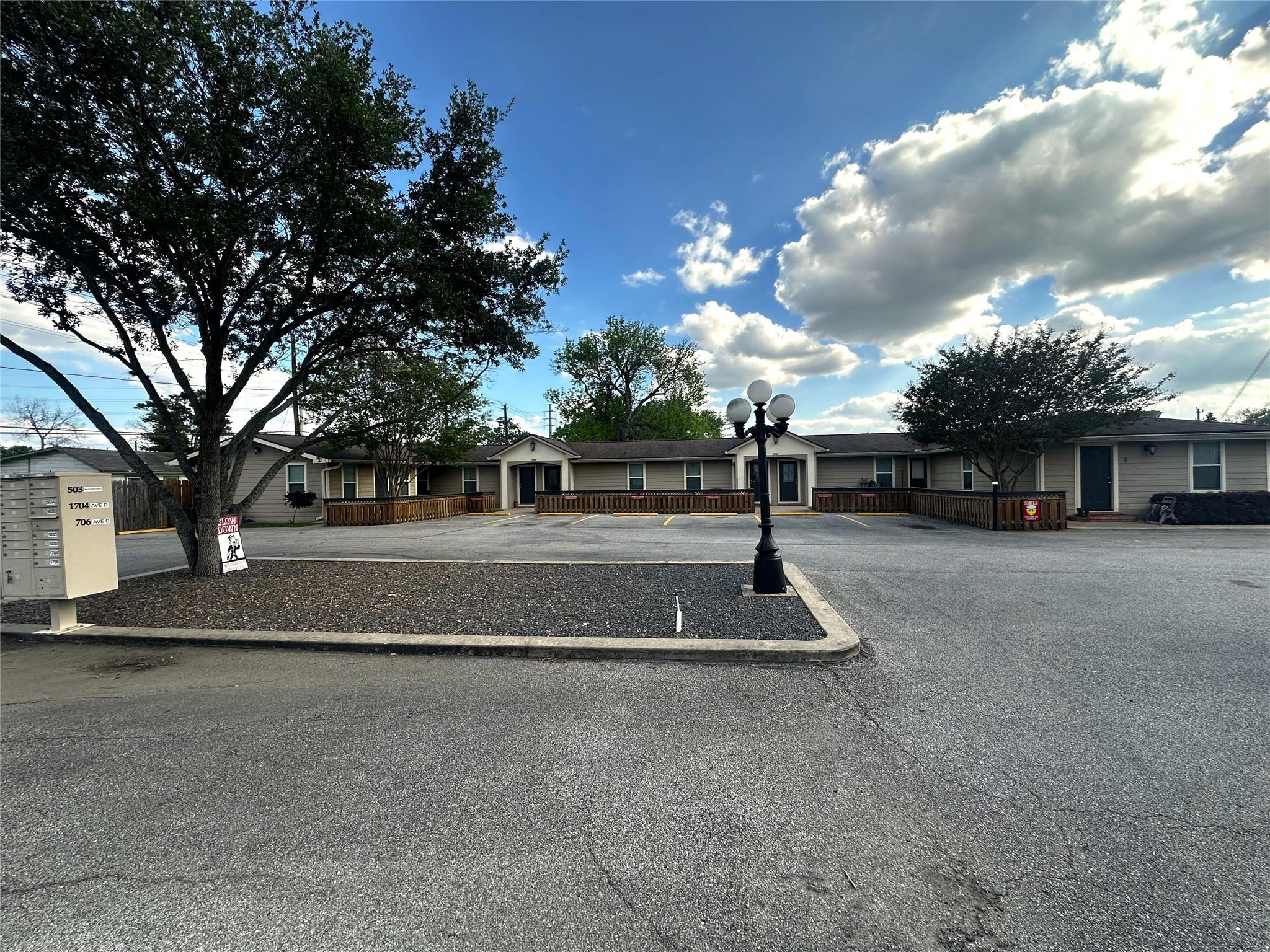 507 Houston Street 4
