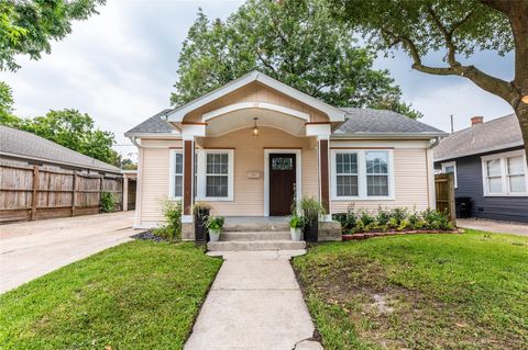 Photo of 1032 Walling Street, Houston, TX 77009 (MLS # 64975986)