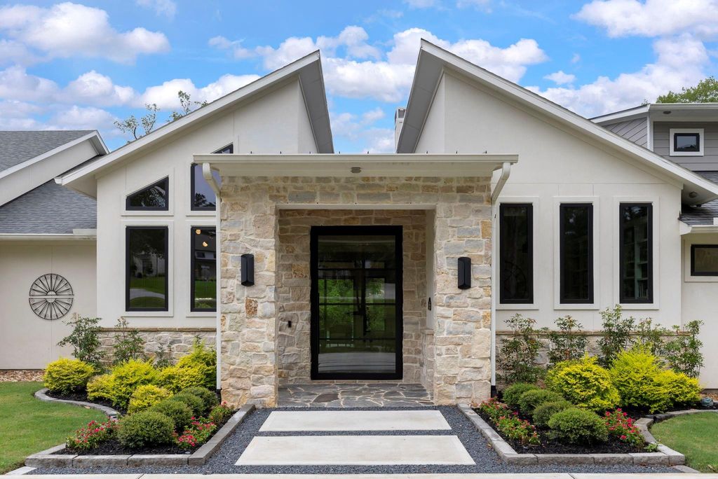 Photo of 7120 Morningbrook Drive, Montgomery, TX 77316 (MLS # 48697667)