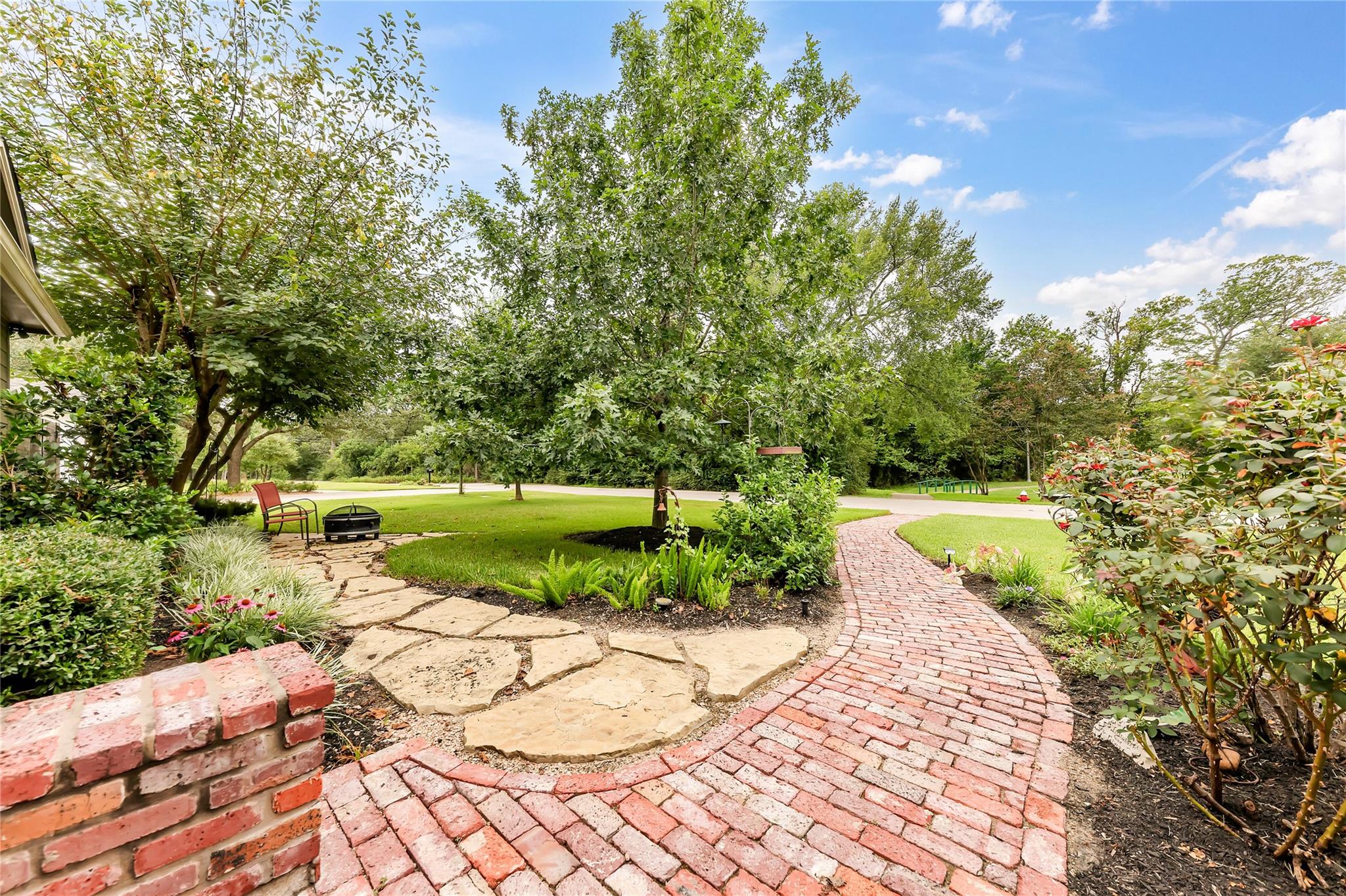 902 Woodland Parkway