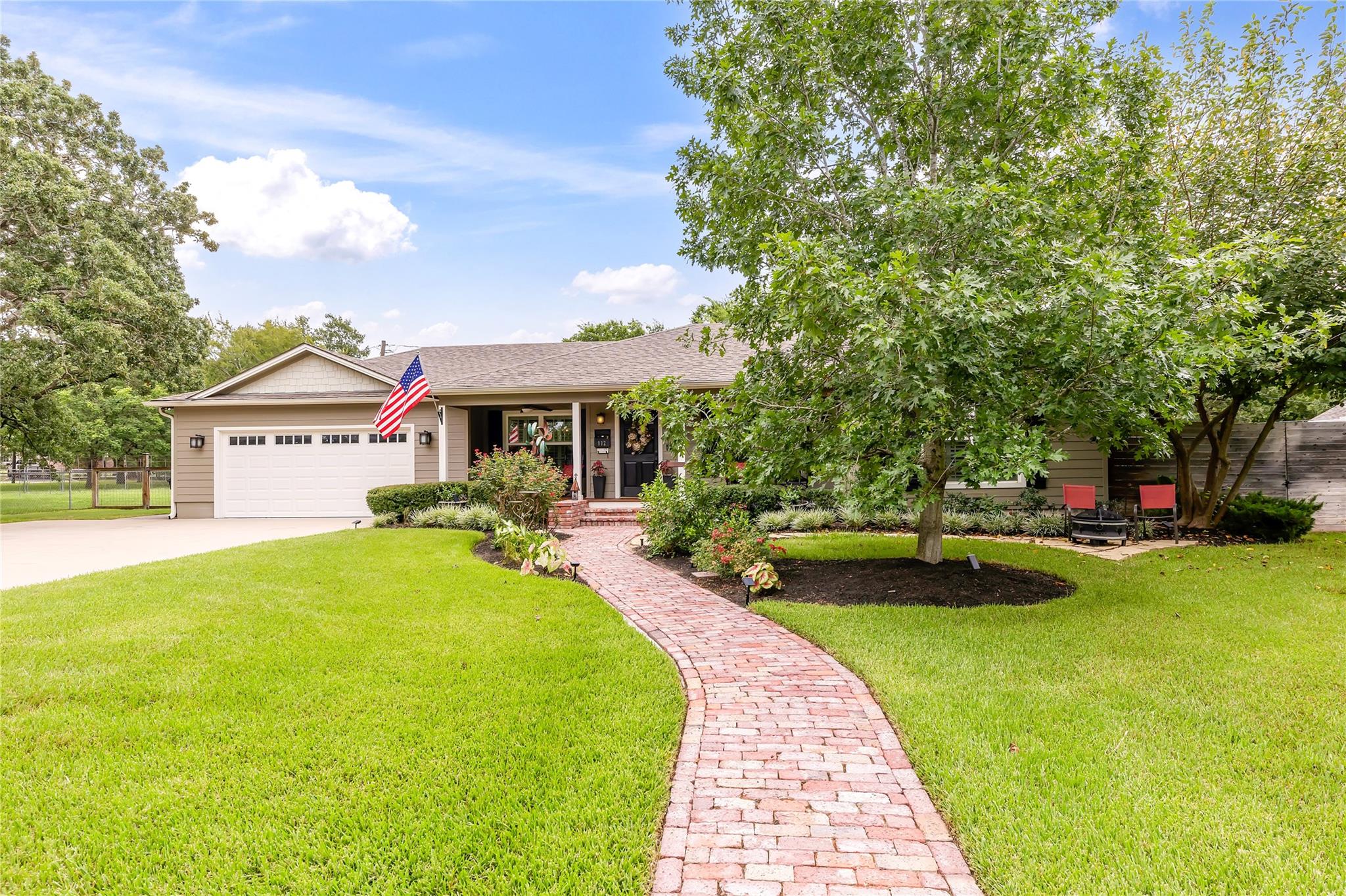 902 Woodland Parkway
