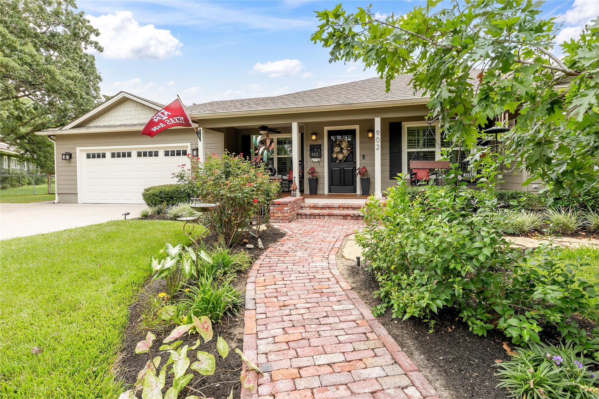 902 Woodland Parkway