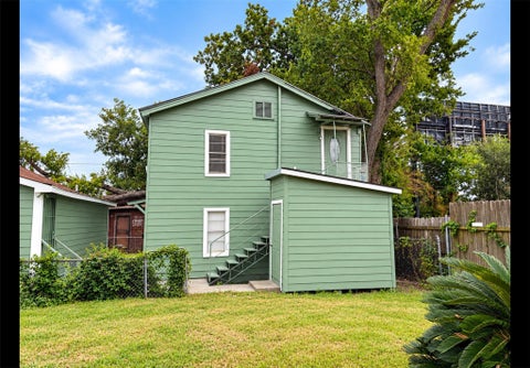 Photo of 712 E 32nd B Street E, Houston, TX 77022 (MLS # 96734084)