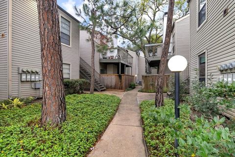Photo of 9707 Richmond Avenue #31, Houston, TX 77042 (MLS # 50941273)