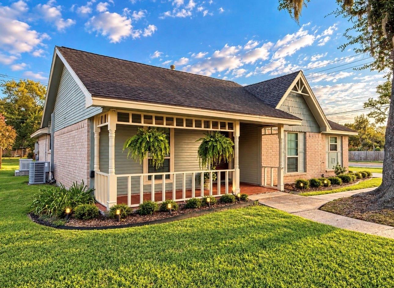 102 Raintree Lane