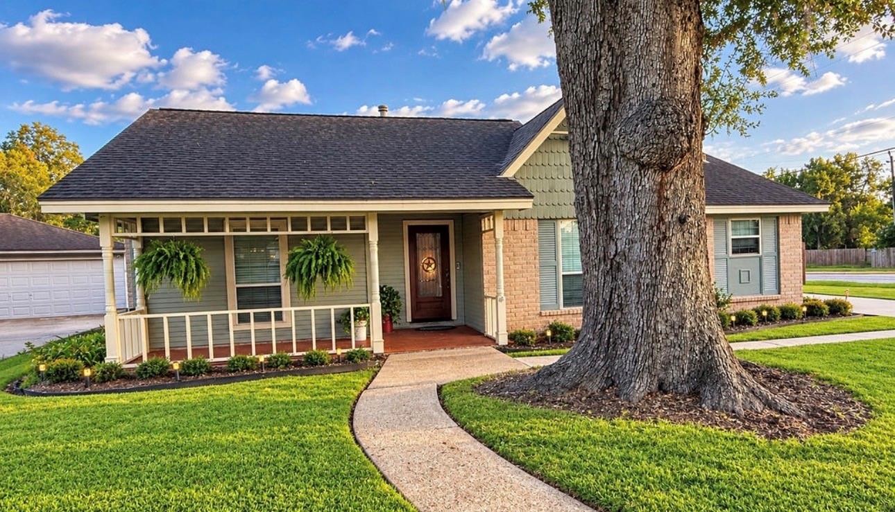 102 Raintree Lane
