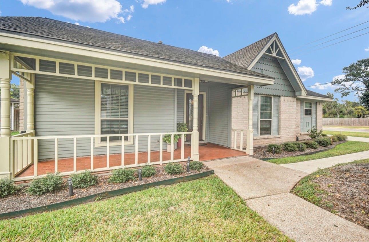 102 Raintree Lane