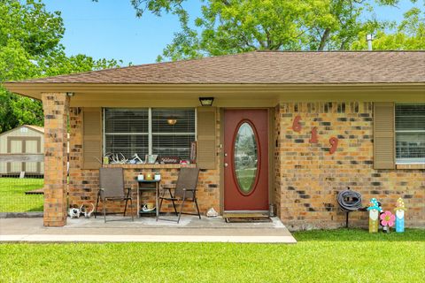 Photo of 619 S Wilson Street, Brazoria, TX 77422 (MLS # 83208379)