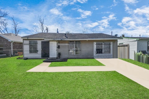 Photo of 4926 Van Fleet Street, Houston, TX 77033 (MLS # 15530462)