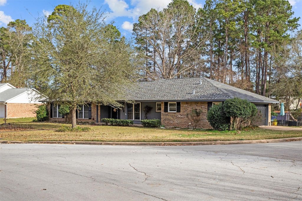 Photo of 419 Trailwood Circle, Lufkin, TX 75904 (MLS # 65755983)