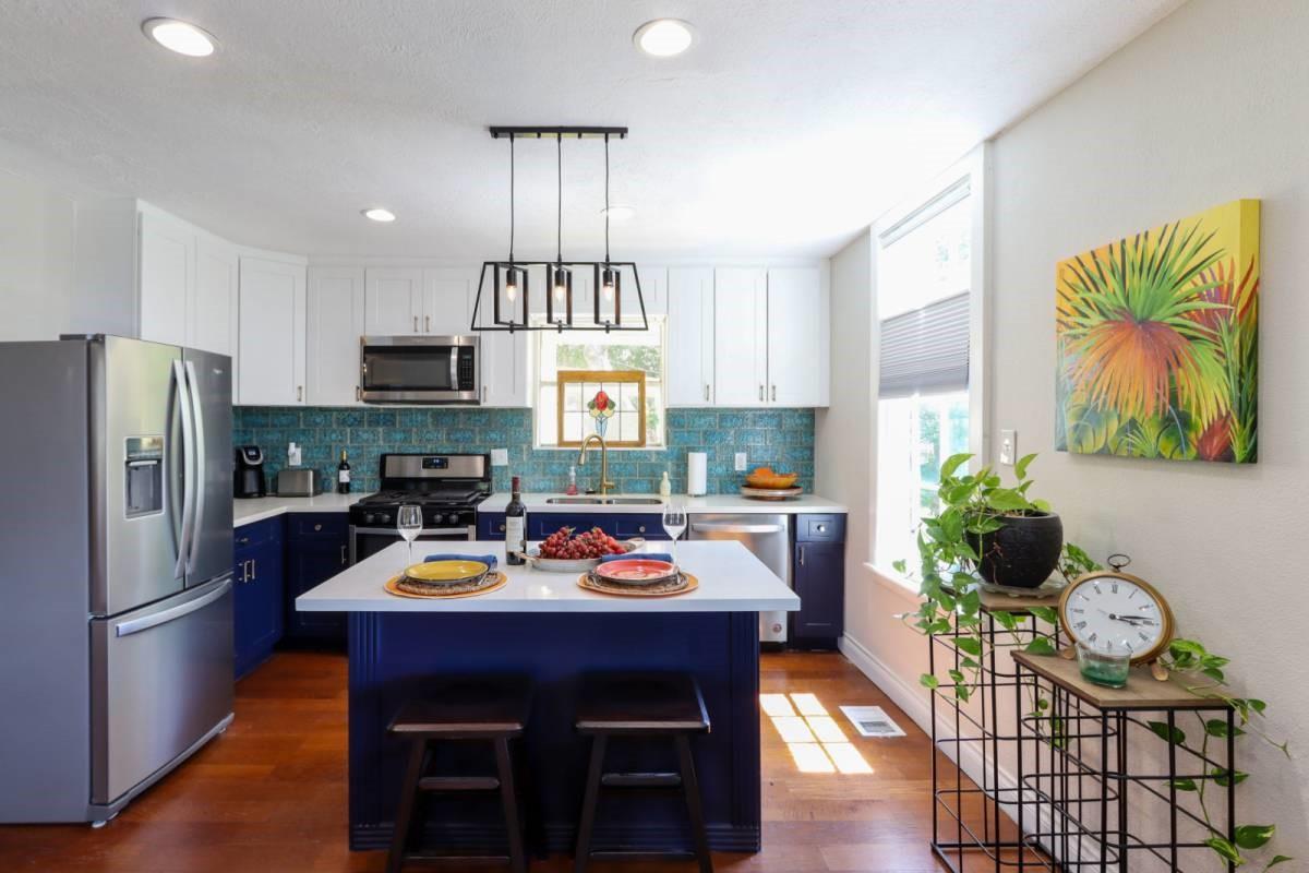2015 Avenue L