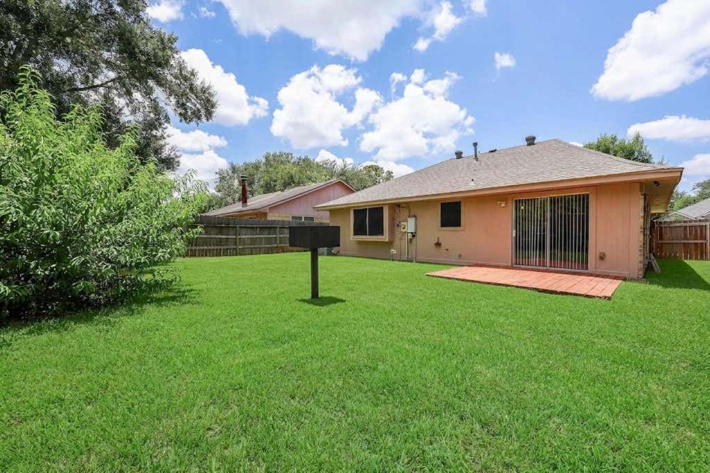 Photo of 16923 Enchanted Circle W, Sugar Land, TX 77498 (MLS # 29280850)
