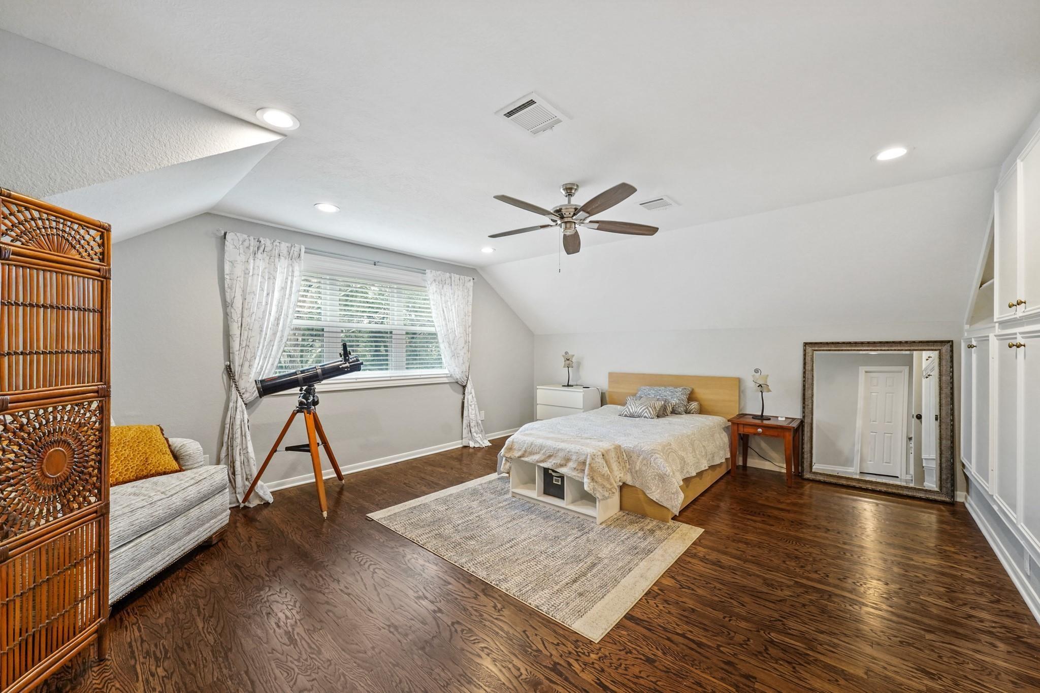 Sugar Land, Texas, 77479, United States, 5 Bedrooms Bedrooms, ,4 BathroomsBathrooms,Residential,Active,2009839