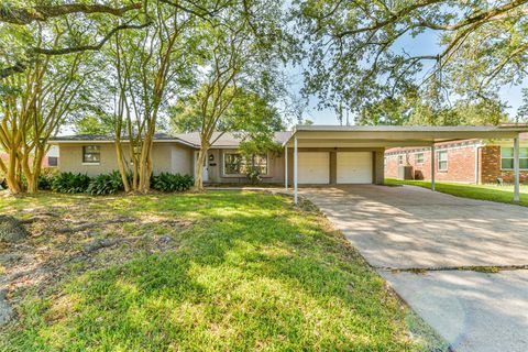 Photo of 1005 Fleetwood Street, Baytown, TX 77520 (MLS # 62540863)