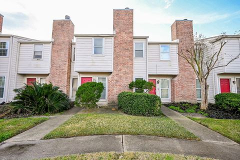 Photo of 3901 Woodchase Drive #48, Houston, TX 77042 (MLS # 33216247)