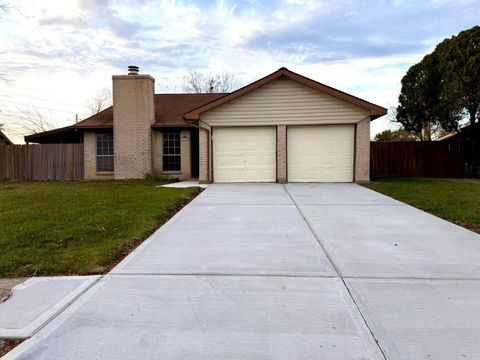 Photo of 16354 Villaret Drive, Houston, TX 77083 (MLS # 68981998)