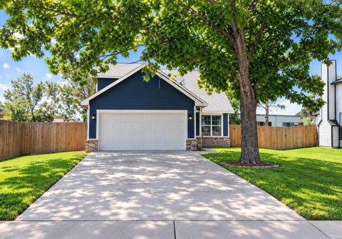 Photo of 715 Seydler Street, East Bernard, TX 77435 (MLS # 71182451)