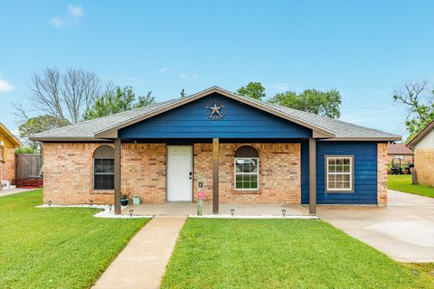 Photo of 5107 2nd Street, Danbury, TX 77534 (MLS # 94491927)