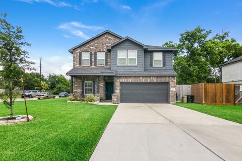 Photo of 501 S 4th Street, La Porte, TX 77571 (MLS # 34874032)