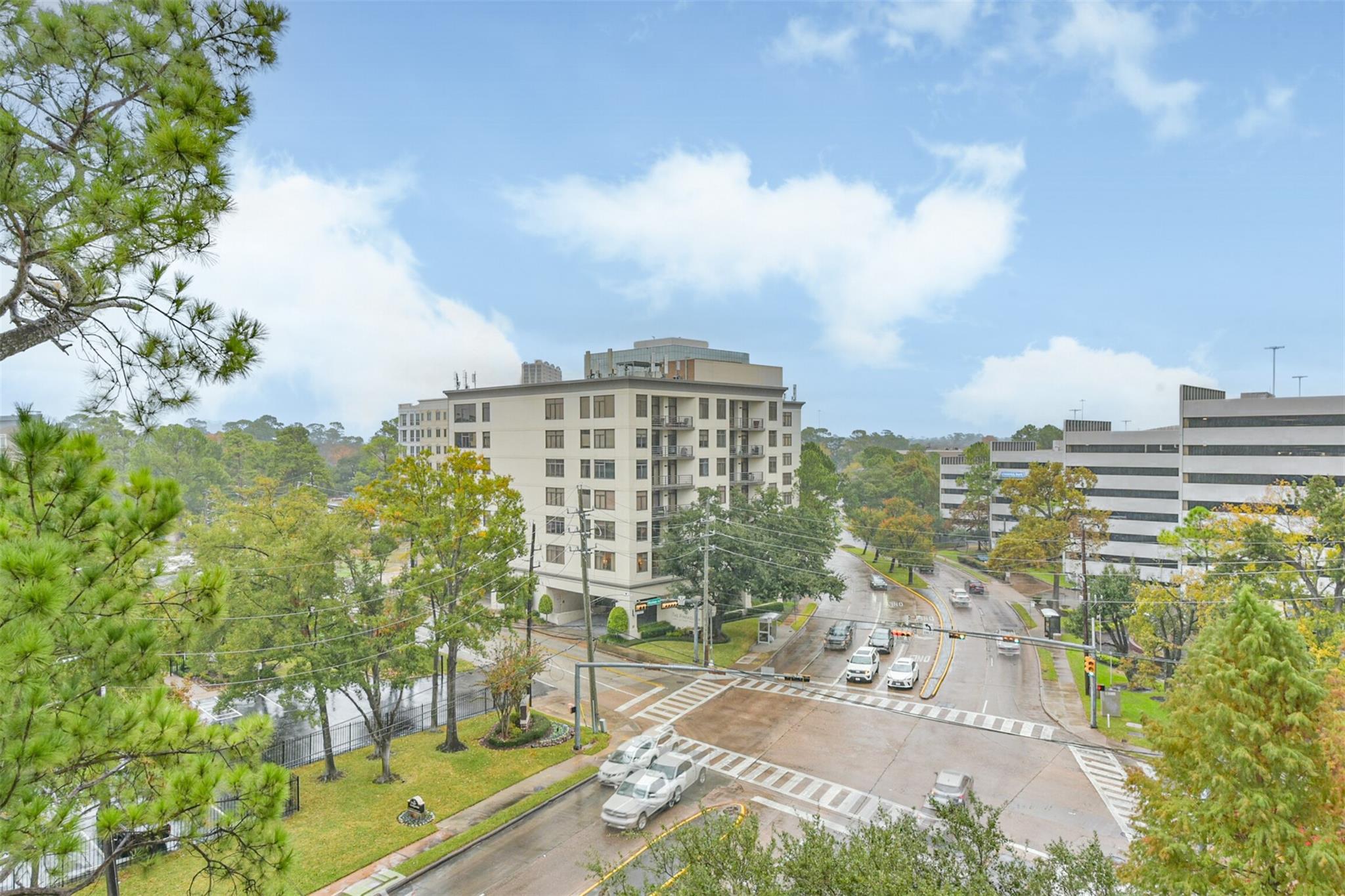 5001 Woodway Drive 706