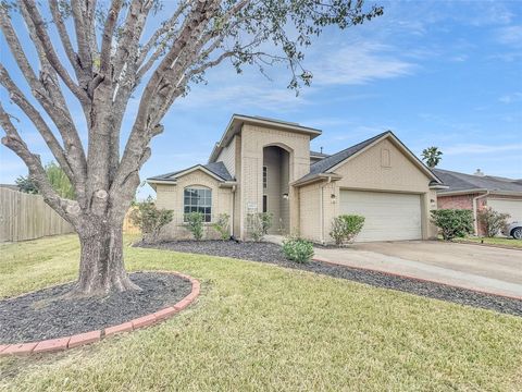 Photo of 10623 Redwood Drive, Baytown, TX 77523 (MLS # 87532921)